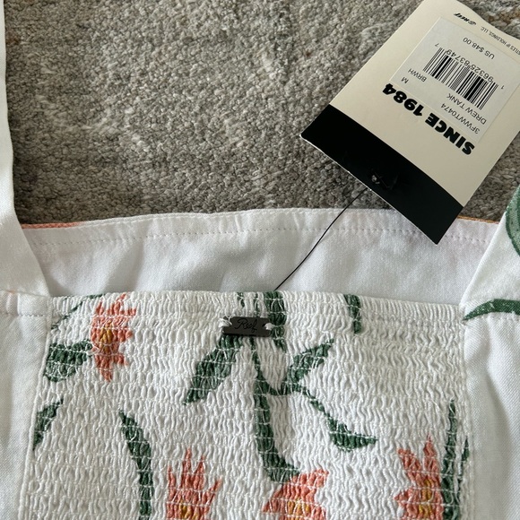 NWT REEF Women’s Drew Cropped Green/Peach/White Floral Tank Top Size Medium - Picture 8 of 9